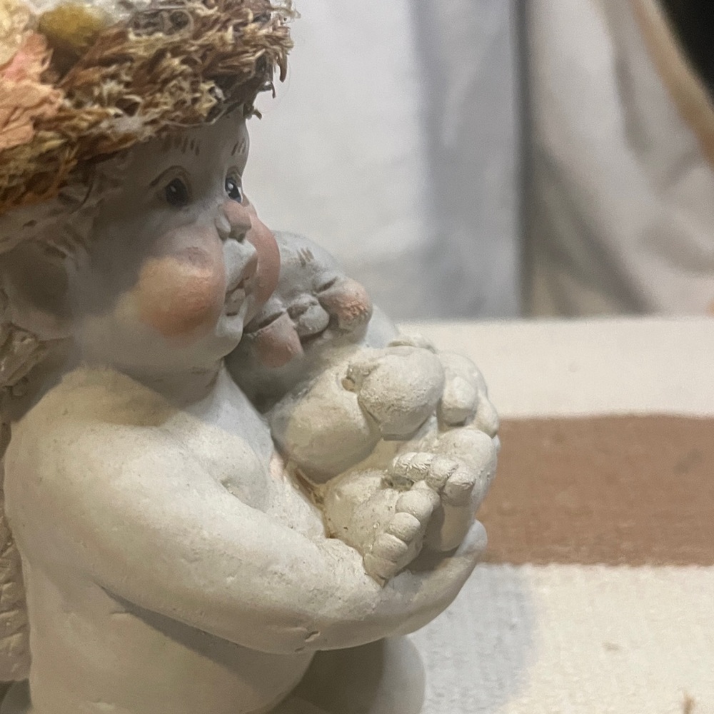 Charming Angelic Figurines with Baby - White and Brown - Picture 7 of 8
